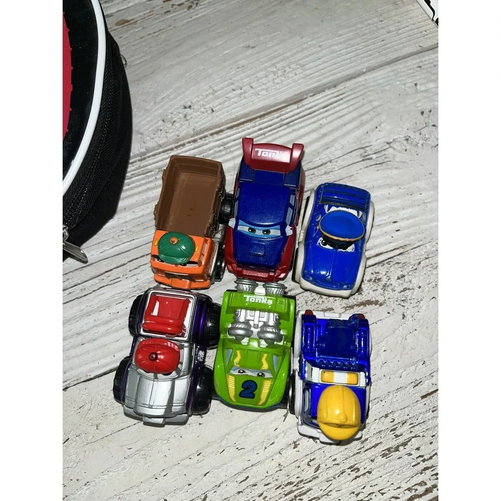 Disney Pixar Cars Lot , Round Black Carry Bag‎ , Maisto And Tonka , 13 Cars